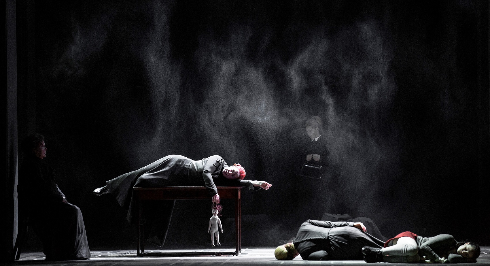 A scene from La Monnaie's Turn of the Screw